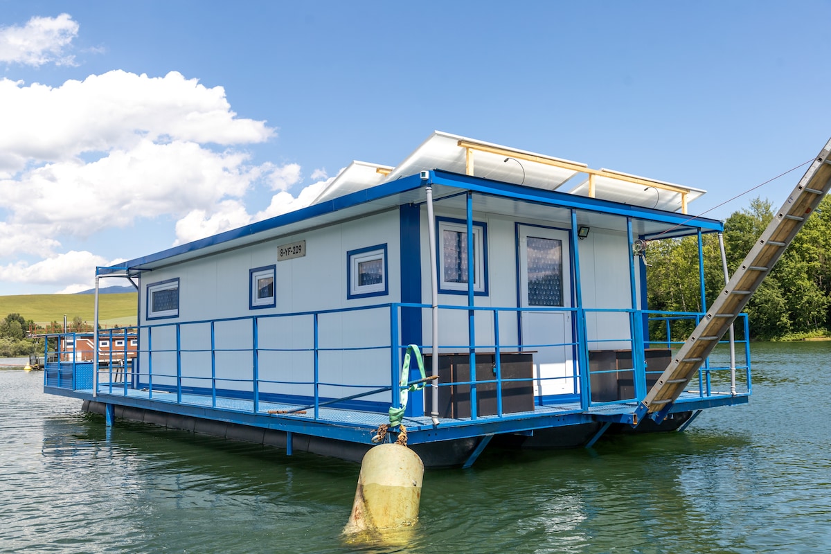 A unique experience on the water.