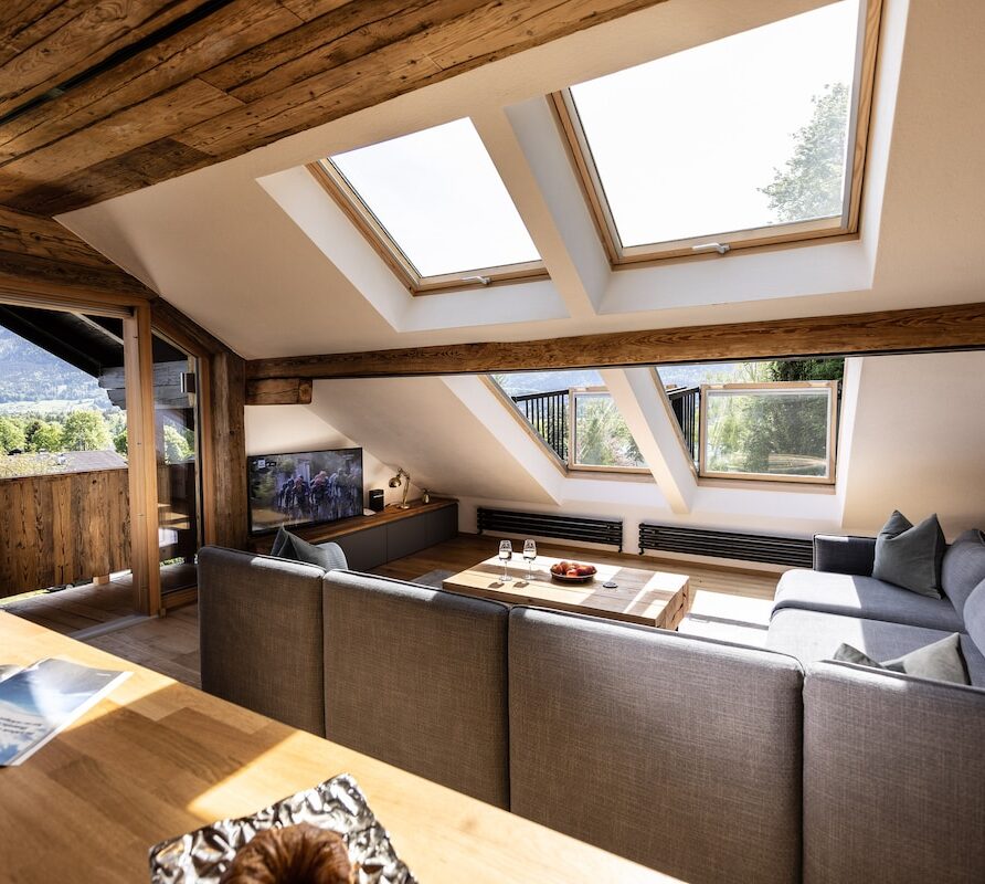 Newly renovated 3 Bed 2 Bath Duplex Apartment