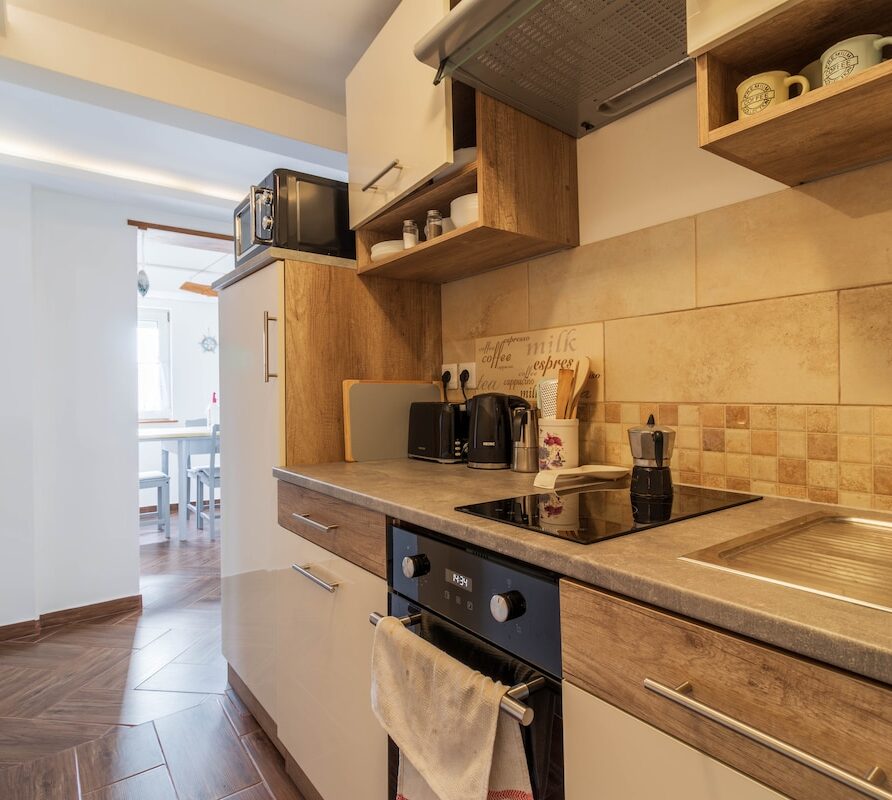 Regina Panorama Homestay w Ac & Grill by NW