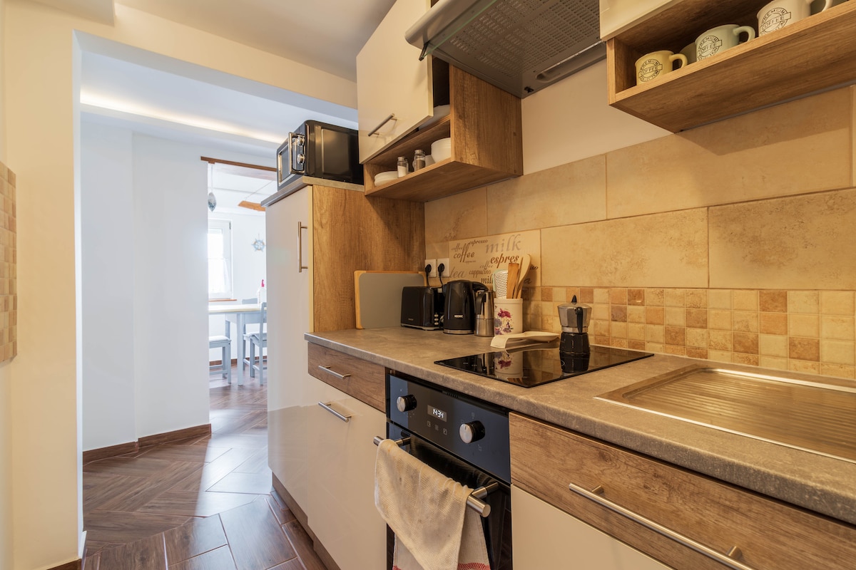 Regina Panorama Homestay w Ac & Grill by NW
