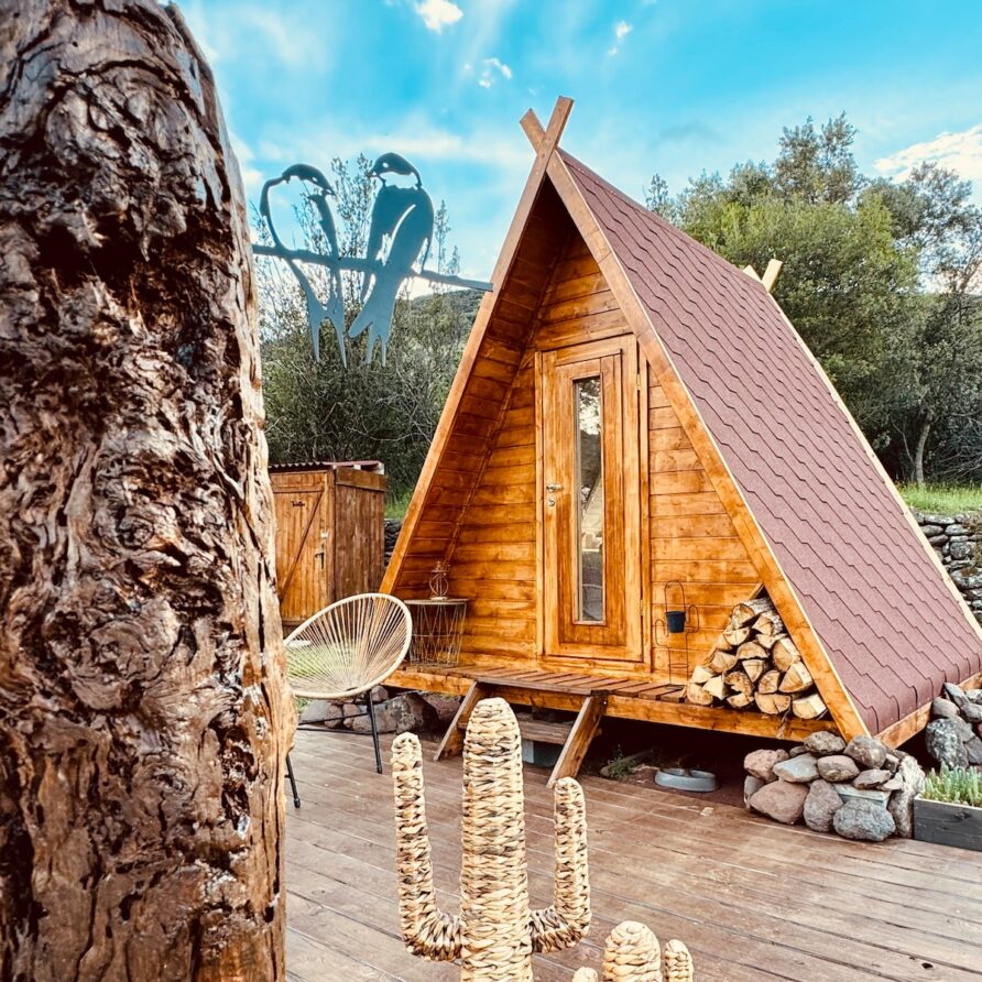 equi-lodge with spa at lac du Salagou