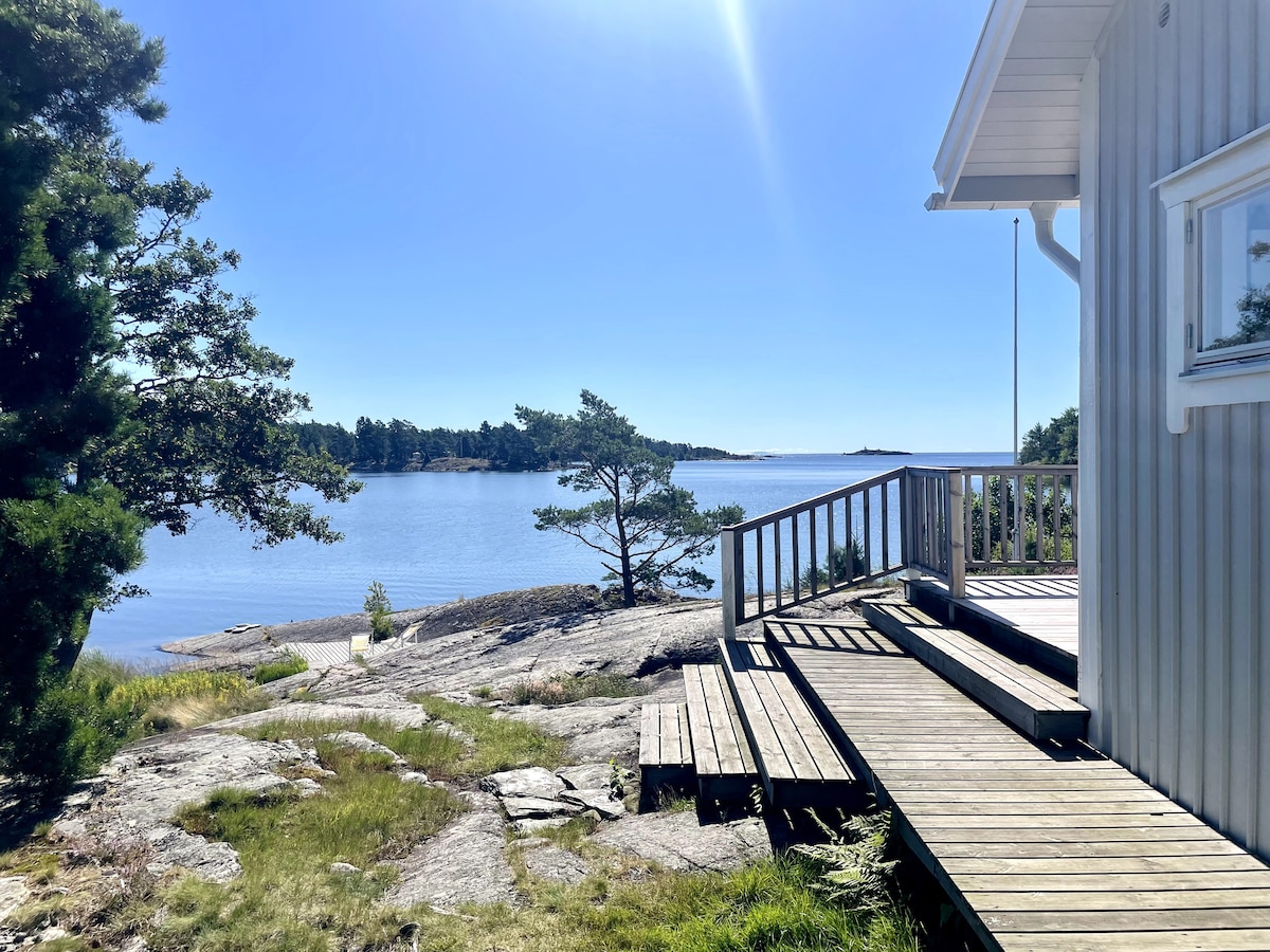 Cabin by Lake Vänern