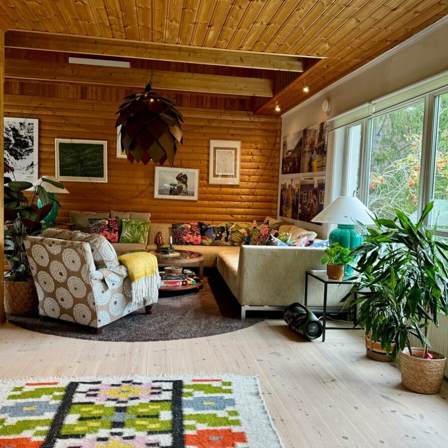 Cozy Swedish cottage near lakes