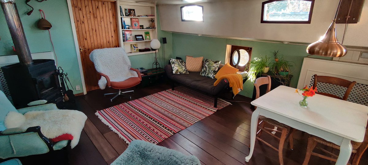 Historic Woonschip in the center of Zwolle – Houseboats for Rent in Zwolle, Overijssel, Netherlands – Airbnb