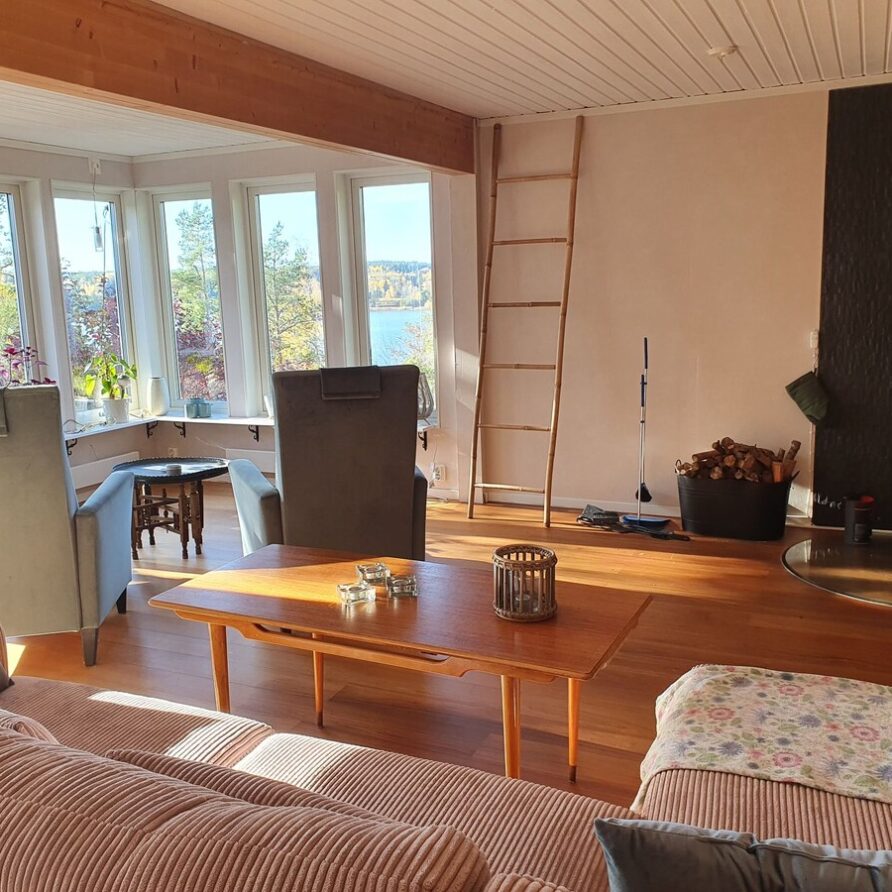 Holiday home with lake view 45 minutes from Stockholm.