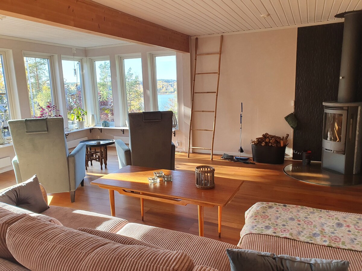 Holiday home with lake view 45 minutes from Stockholm.