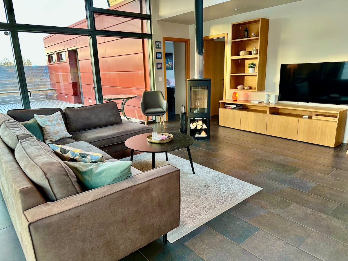 Luxury, Modern, Hot tub, River/Mountain View. – Cottages for Rent in Bifröst, West Iceland, Iceland – Airbnb