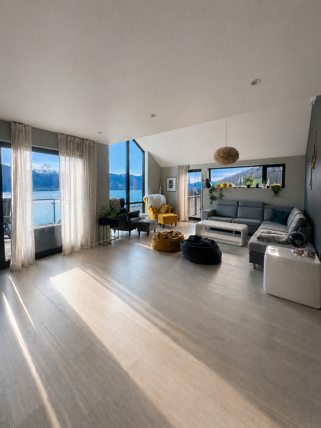 Modern home with panoramic views and large patio – Houses for Rent in Sogndalsfjøra, Vestland, Norway – Airbnb