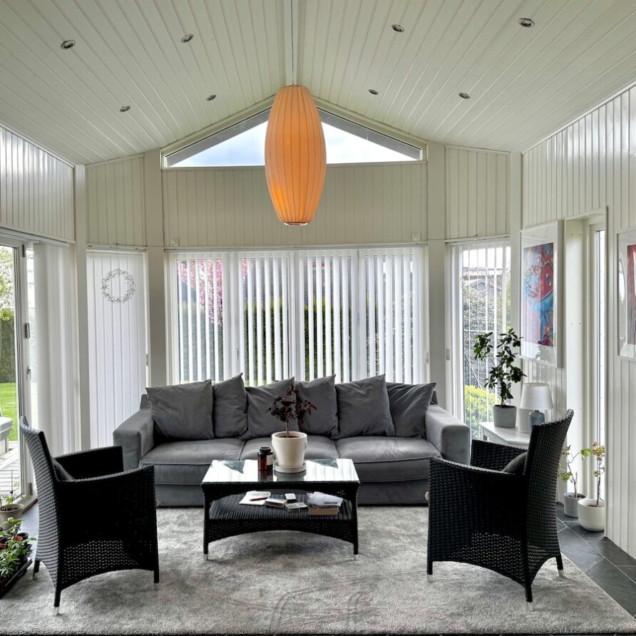 Nice villa with hot tub, close to both lake & city