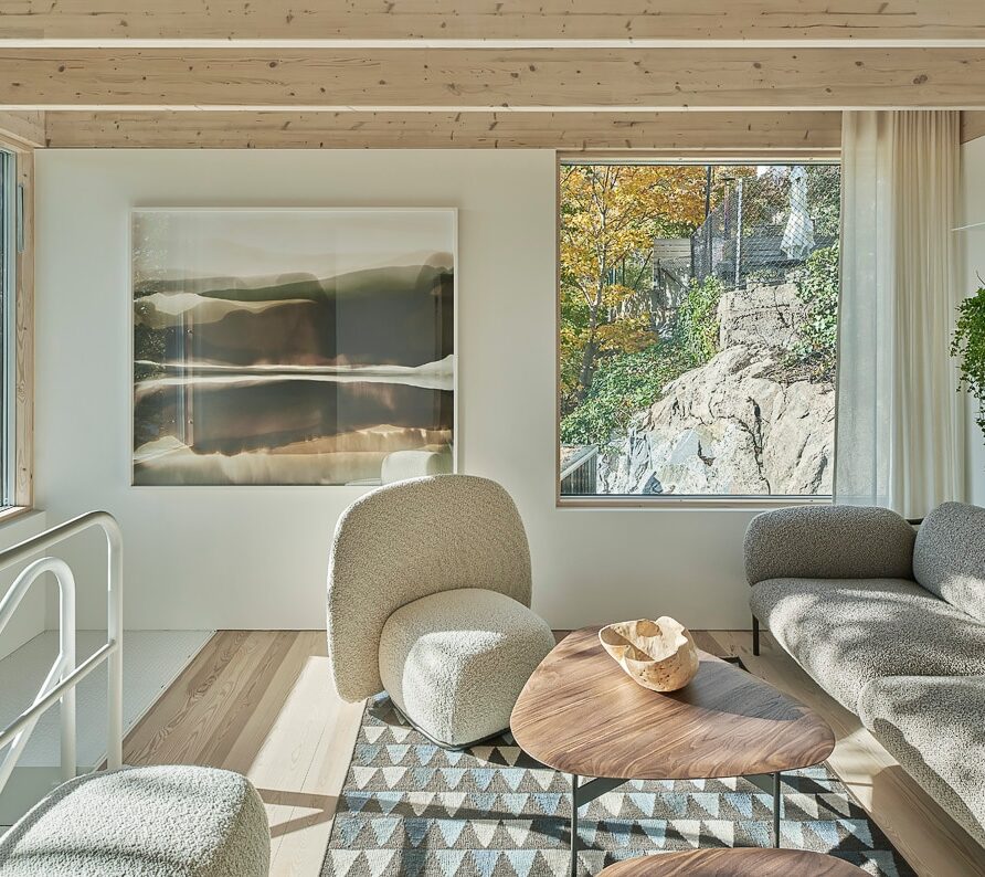 Private and central urban retreat by the water