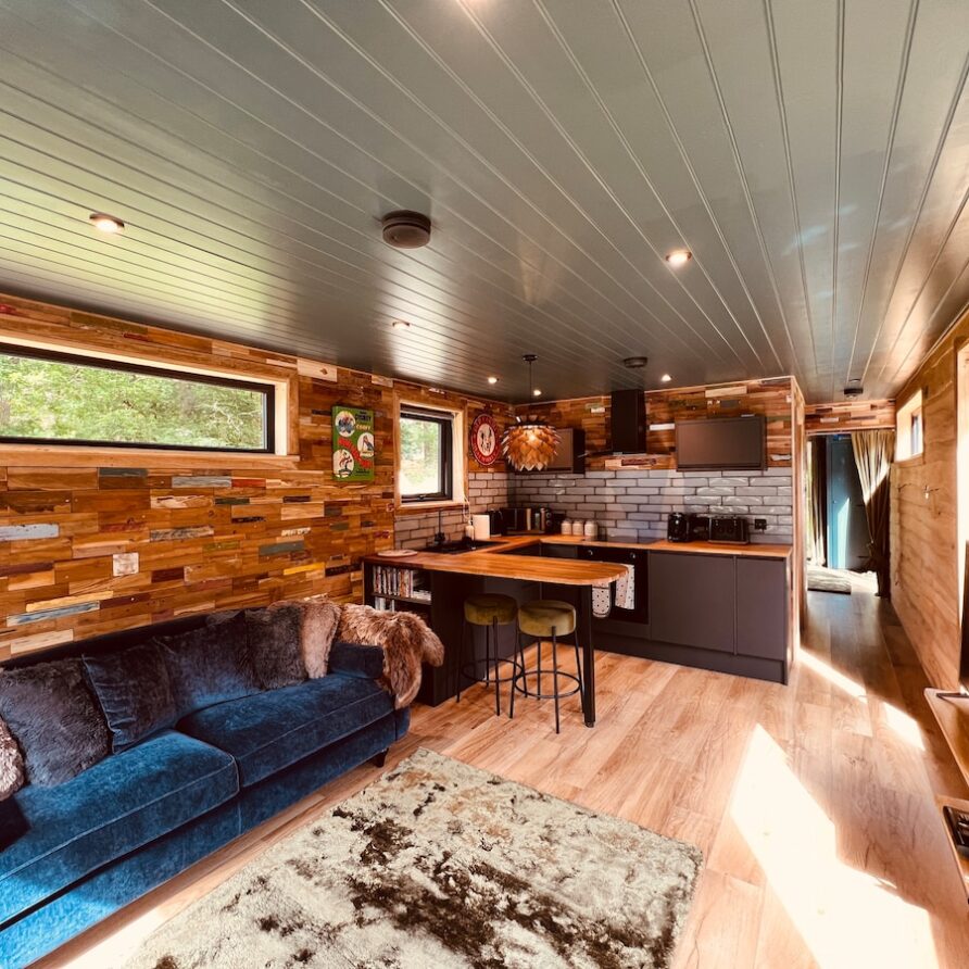 Romantic Floating Cabin -‘The Water Snug’ – Guesthouses for Rent in East Hoathly, United Kingdom – Airbnb
