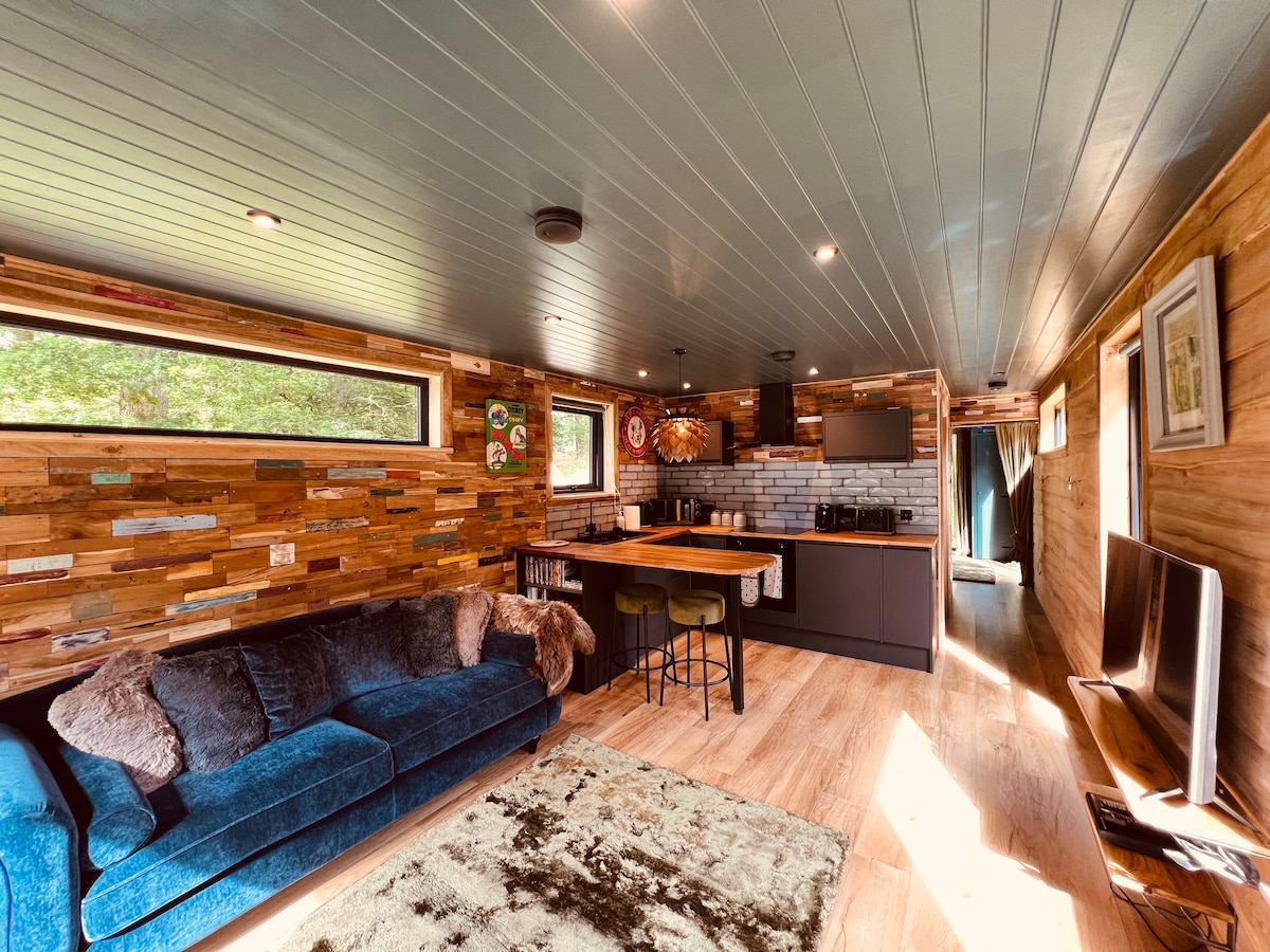 Romantic Floating Cabin -‘The Water Snug’ – Guesthouses for Rent in East Hoathly, United Kingdom – Airbnb