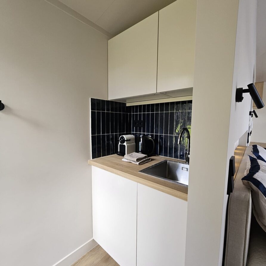 Waterfront lodge with breakfast, Jacuzzi, and minibar – Tiny houses for Rent in Wijchen, Gelderland, Netherlands – Airbnb